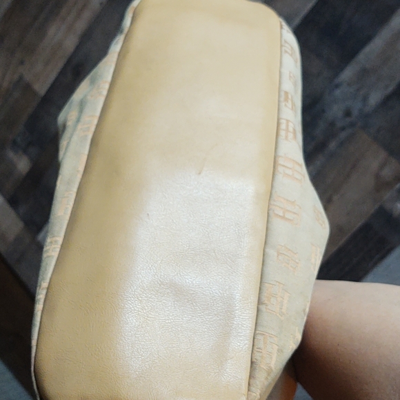 Tommy Hilfiger Tan Shoulder Bag - Picture 13 of 17